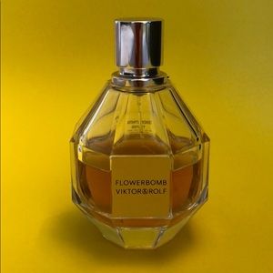 Used Flowerbomb by Viktor and Rolf